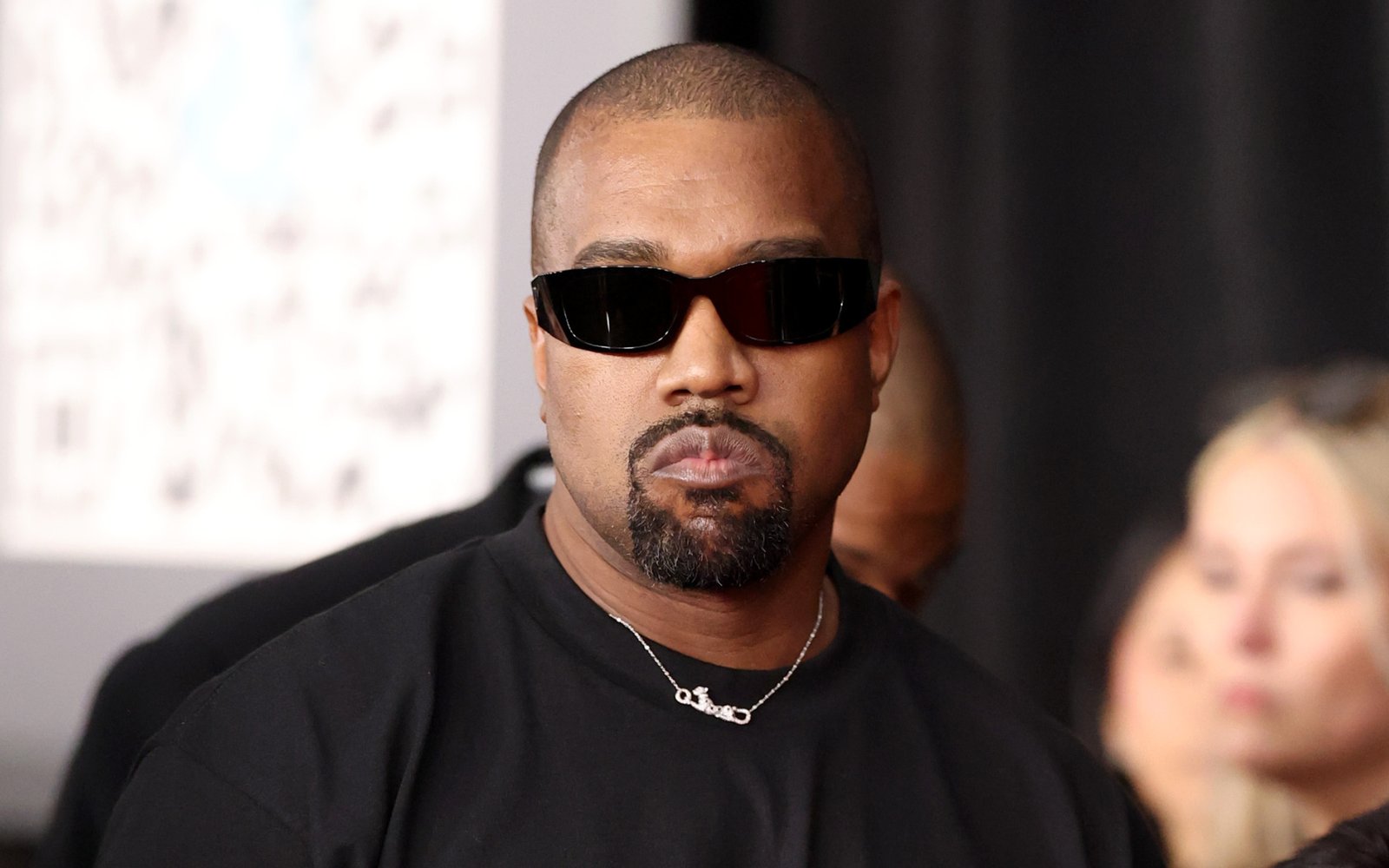 kanye-west-reveals-‘bully’-tracklist,-clears-up-ai-claim