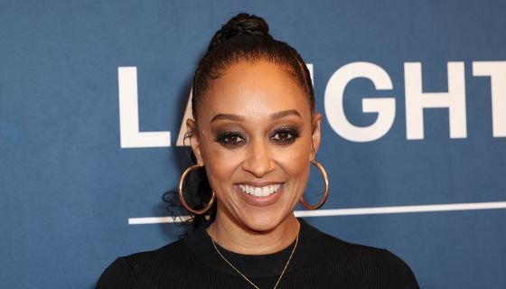 tia-mowry-caught-sharing-a-sweet-kiss-with-mystery-man-three-years-after-her-split-from-cory-hardrict!