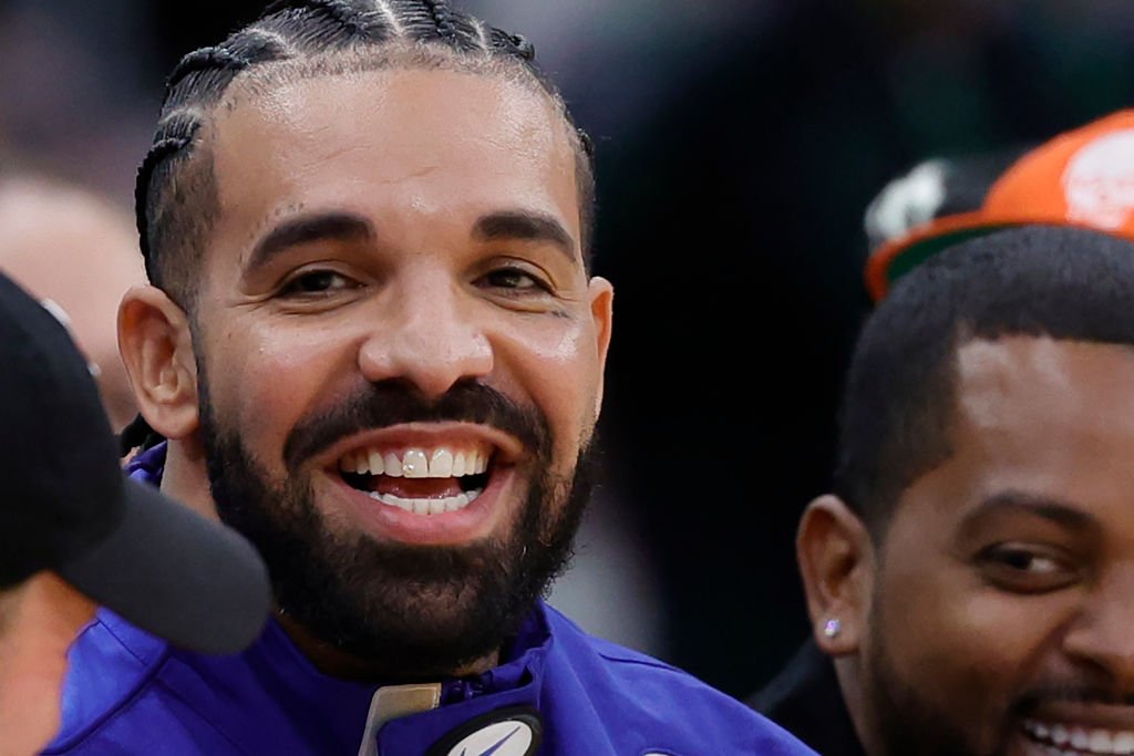 drake’s-hilarious-comeback-to-fan-calling-him-“corny”-takes-the-internet-by-storm